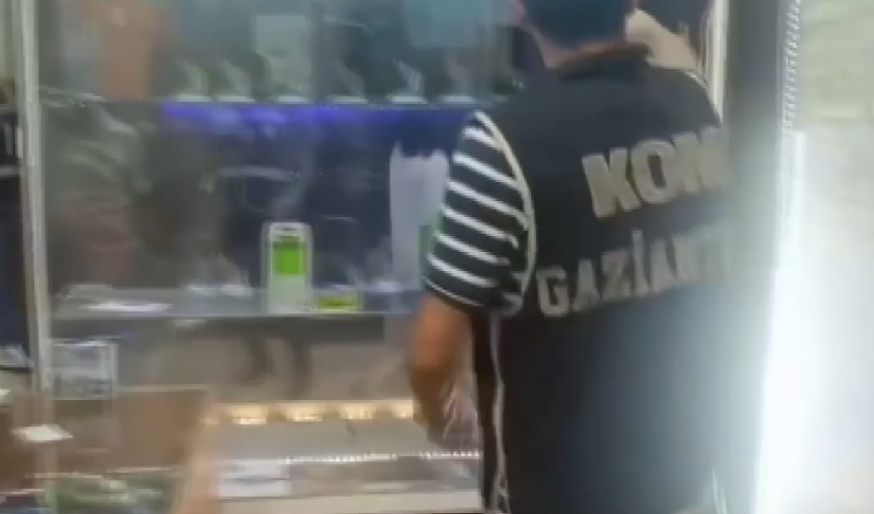 Gaziantep&rsquo;te 5 milyon TL değerinde elektronik emtia ele ge&ccedil;irildi: 23 g&ouml;zaltı
