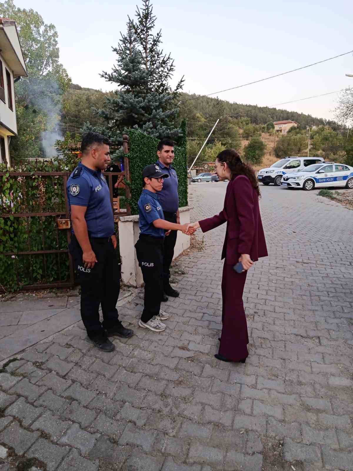 Bolu&rsquo;da 14 yaşındaki Efe&rsquo;nin polis olma hayali ger&ccedil;ek oldu
