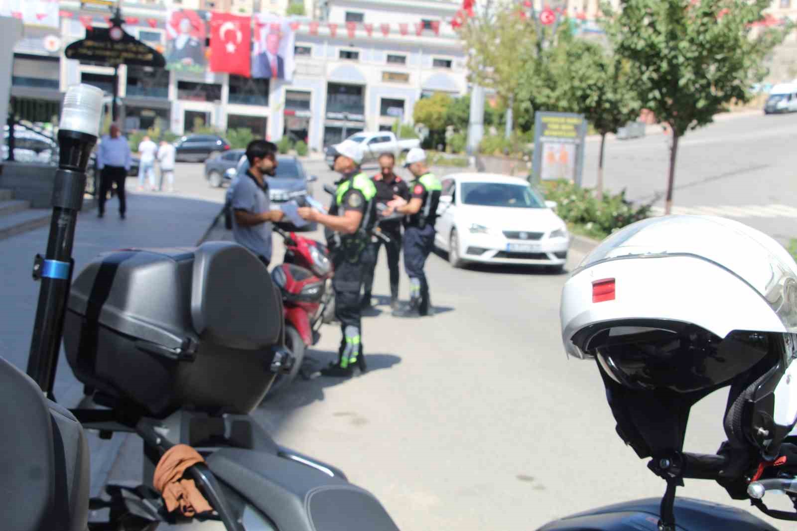 Şırnak’ta motosiklet sürücülerine bilgilendirme yapıldı
