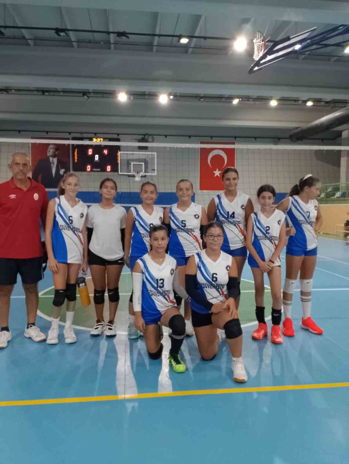 Yokluklar içinde umuda ‘Smaç’ atıyorlar
