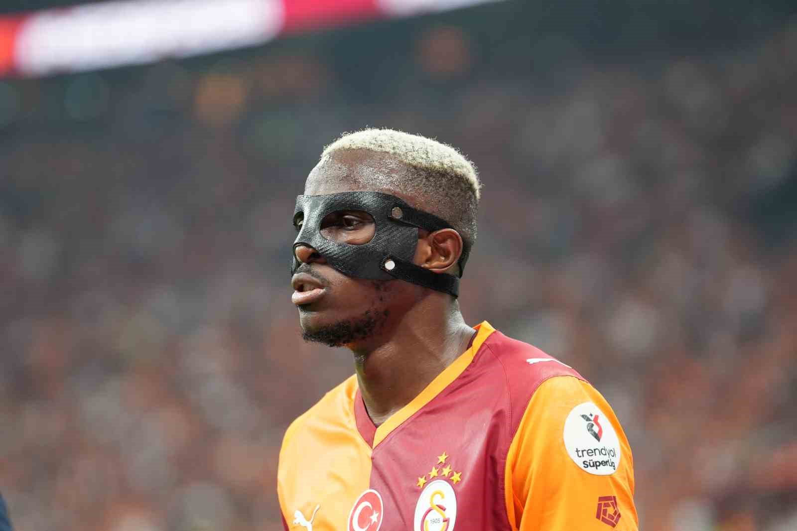 Trendyol Süper Lig: Galatasaray: 1 - Çaykur Rizespor: 0 (İlk yarı)
