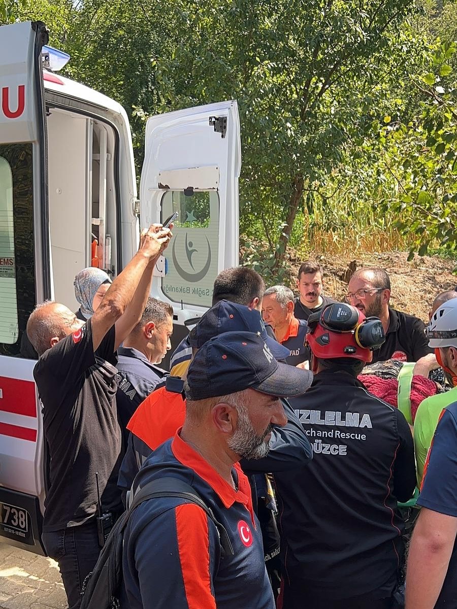 Yaşlı kadın 3 g&uuml;n sonra canlı bulundu
