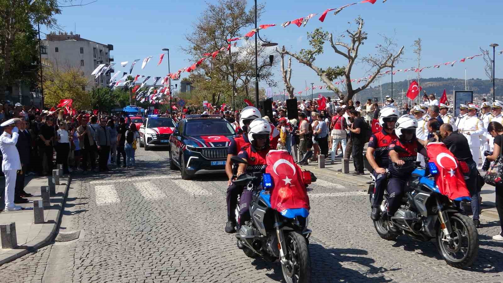 &Ccedil;anakkale&rsquo;de Zafer Bayramının 103&rsquo;&uuml;nc&uuml; yıl d&ouml;n&uuml;m&uuml; coşkuyla kutandı
