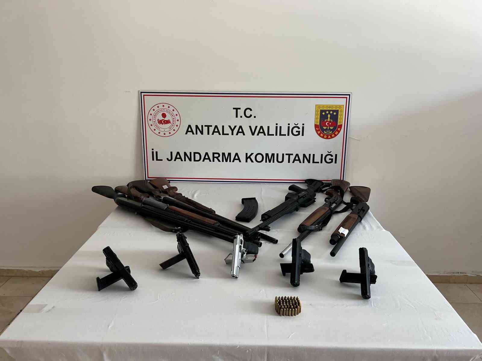 Serik’te kaçak silah operasyonu