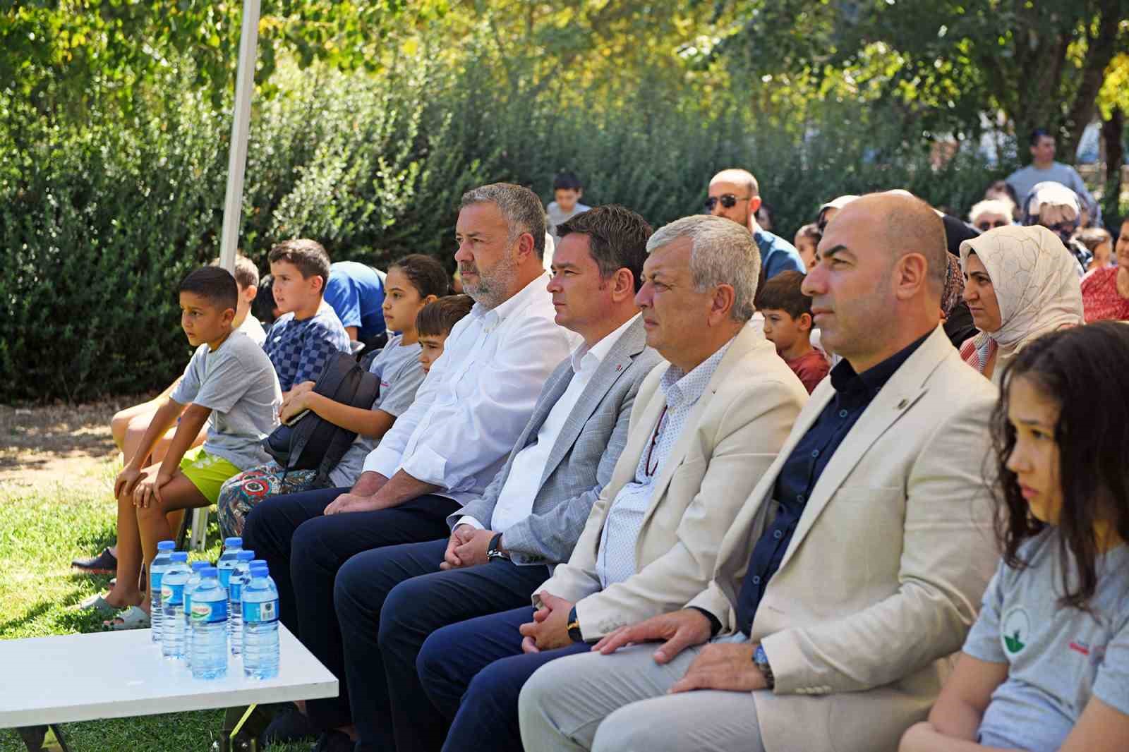 Osmangazi’de 8 bin 24 çocuk yüzme keyfi yaşadı