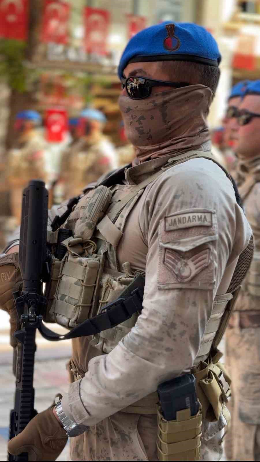 30 Ağustos Zafer Bayramında komandolar boy g&ouml;sterdi
