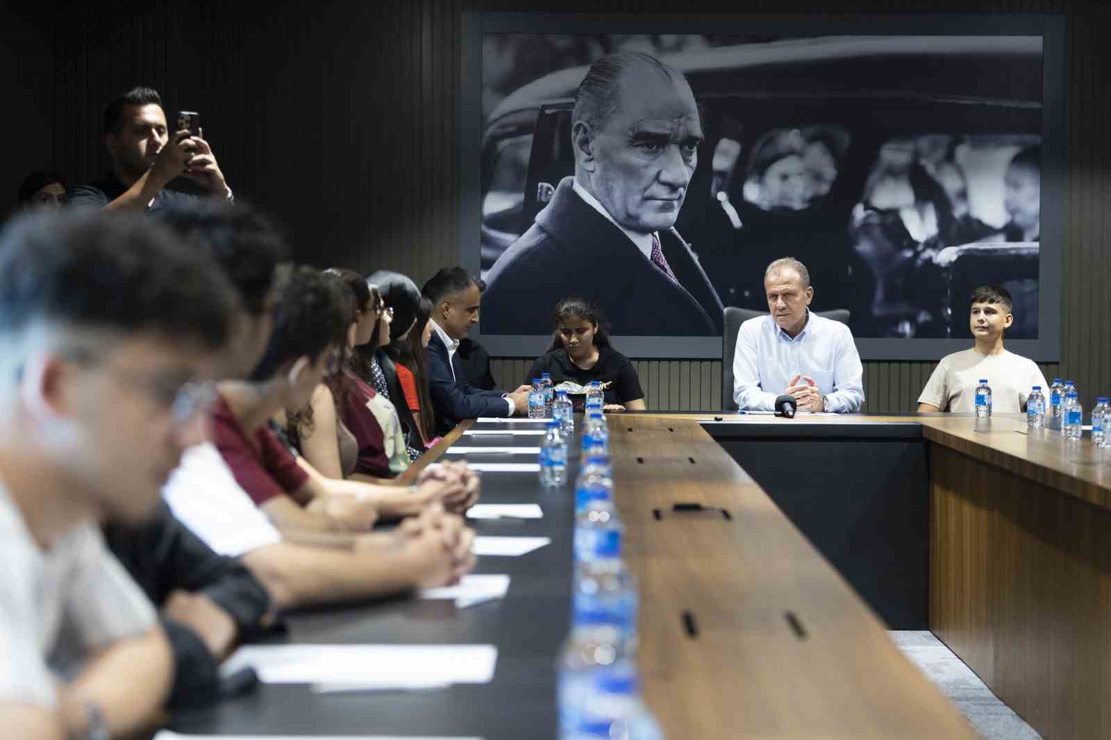 Başkan Seçer: "Sizler Mersin’i markalaştıracak gençlere örneksiniz"