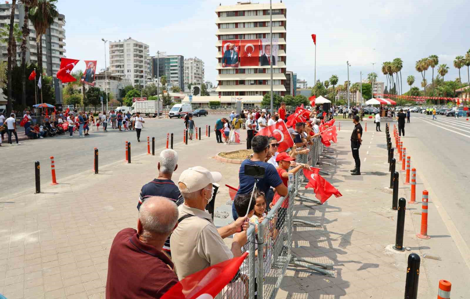 Adana’da Zafer Bayramı kutlamaları