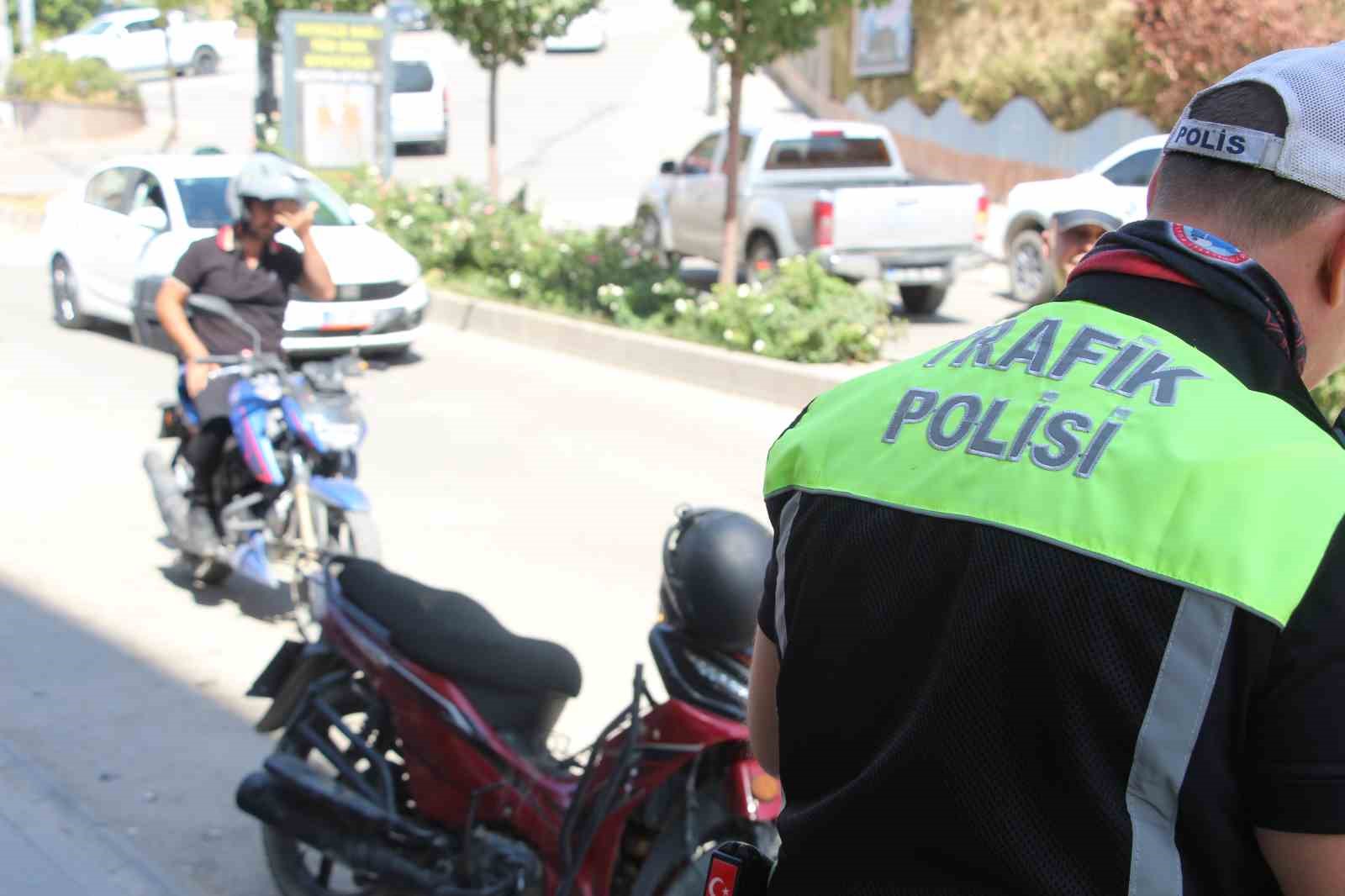 Şırnak’ta motosiklet sürücülerine bilgilendirme yapıldı