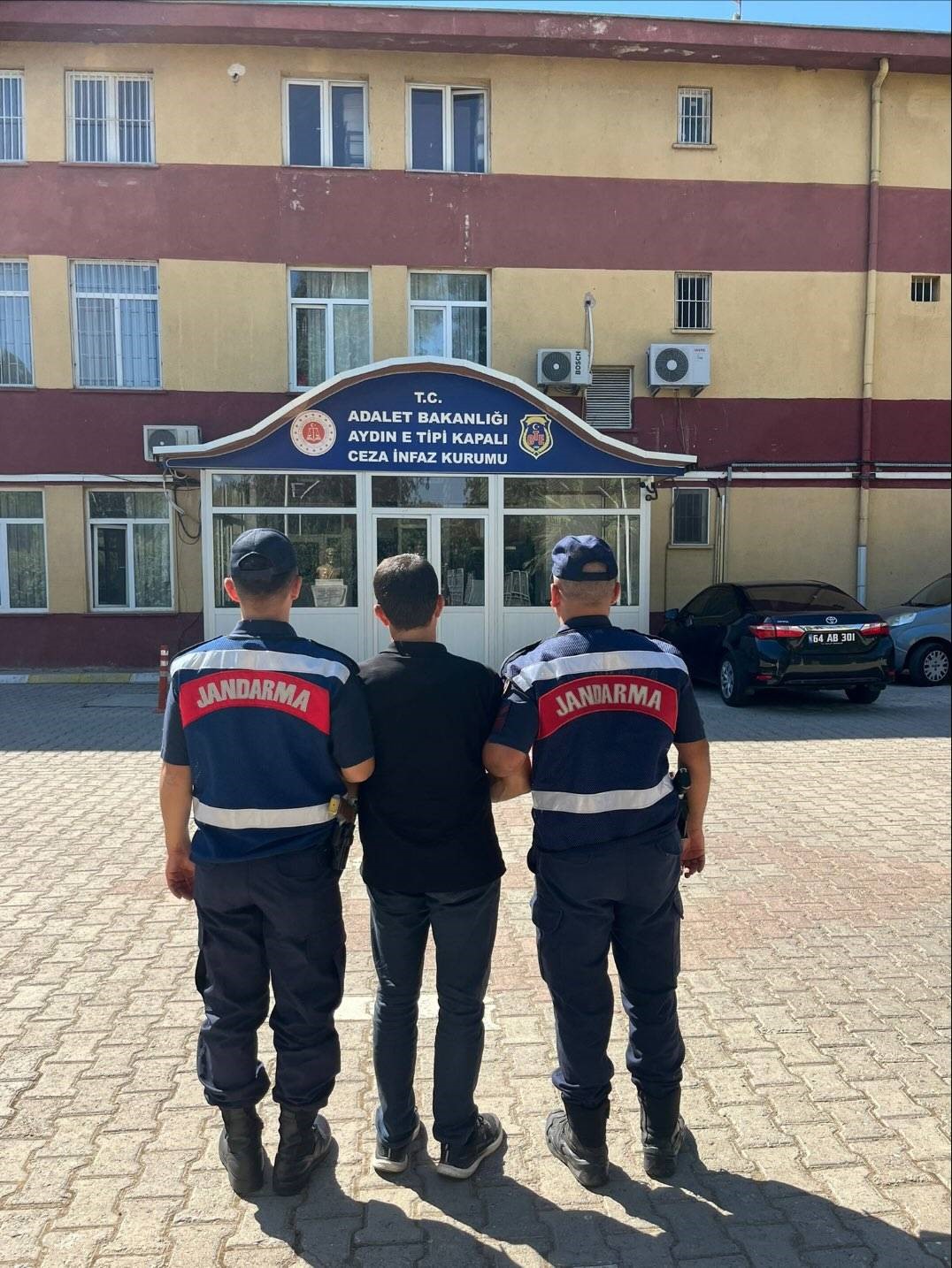 Kestane bah&ccedil;esinde kenevir yetiştiren ş&uuml;pheli yakalandı
