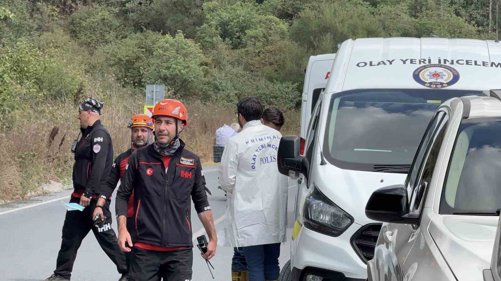 Arnavutk&ouml;y&rsquo;de kaybolan 90 yaşındaki Yusuf Bayraktar ormanlık alanda &ouml;l&uuml; bulundu
