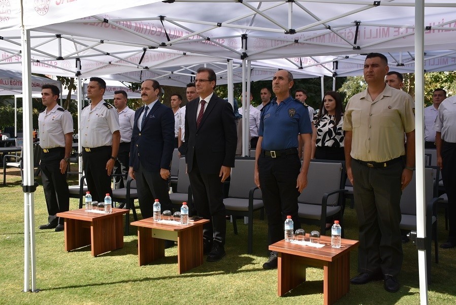 Salihli jandarmada terfi heyecanı: Bir &uuml;st r&uuml;tbeye terfi ettiler
