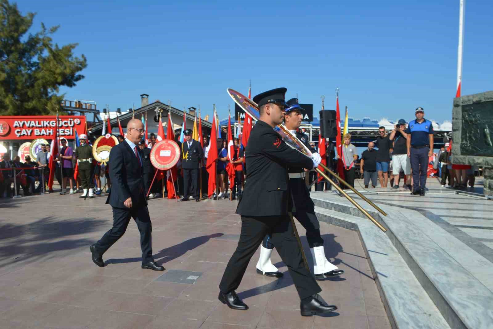 Ayvalık&rsquo;ta Zafer Bayramı&rsquo;nın 103. yıld&ouml;n&uuml;m&uuml; coşkusu
