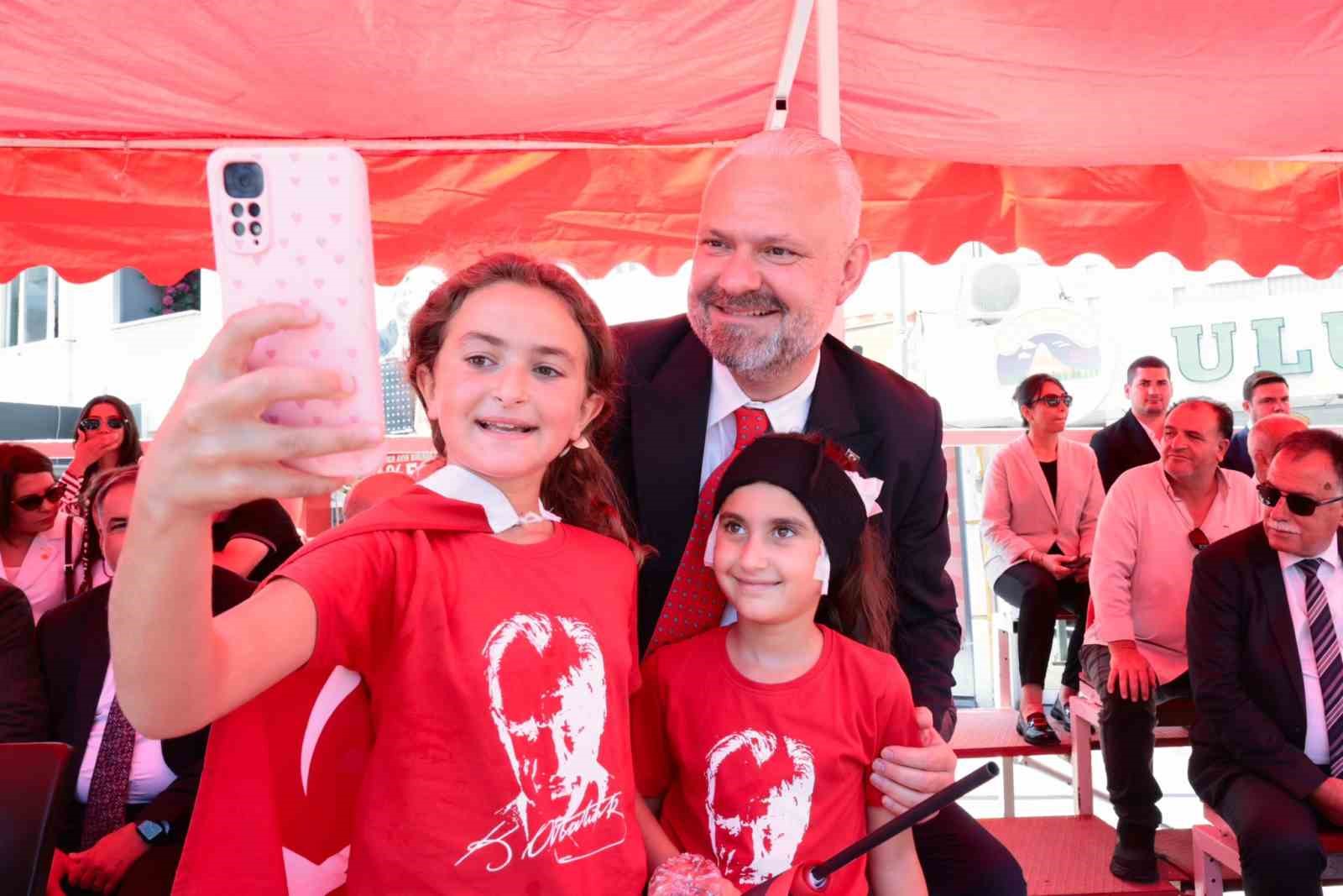 Menemen&rsquo;de Zafer Bayramı coşkusu
