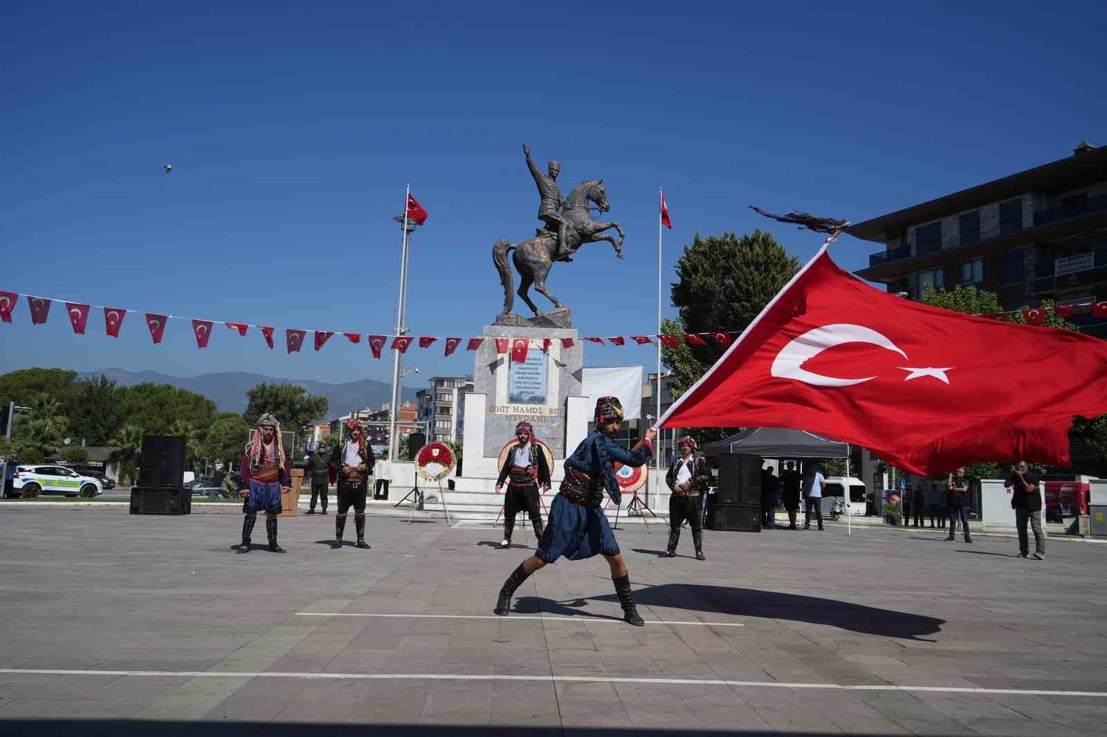 Edremit&rsquo;te 30 Ağustos Zafer Bayramı coşkusu
