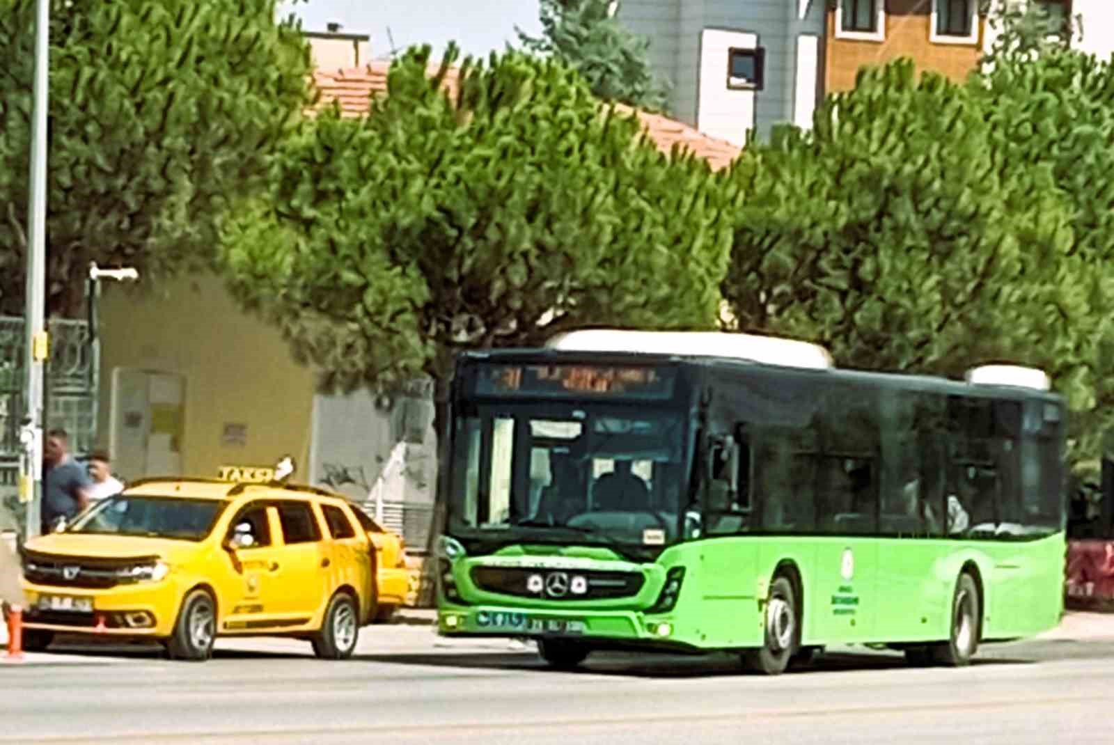 CHP&rsquo;li Denizli B&uuml;y&uuml;kşehirde skandal; Zafer Bayramı unutuldu, otob&uuml;slere bayrak asılmadı
