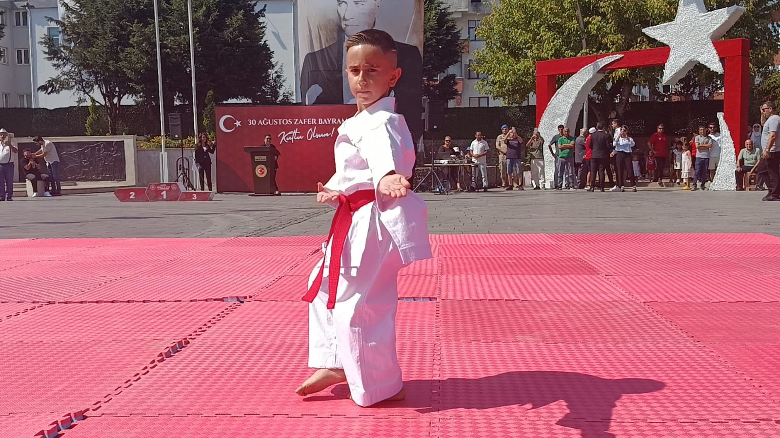 Zafer coşkusunda gösteriler alkış topladı