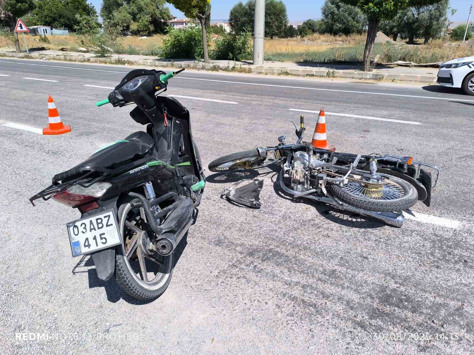 Motosikletlerin çarpıştığı kazada sürücüler yaralandı
