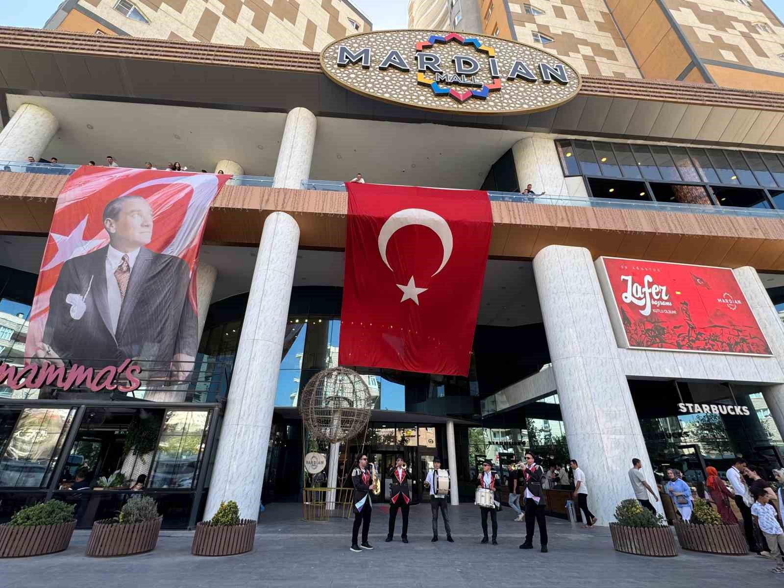 Zafer Bayramı kutlamaları Mardian Mall’da renkli görüntülere sahne oldu
