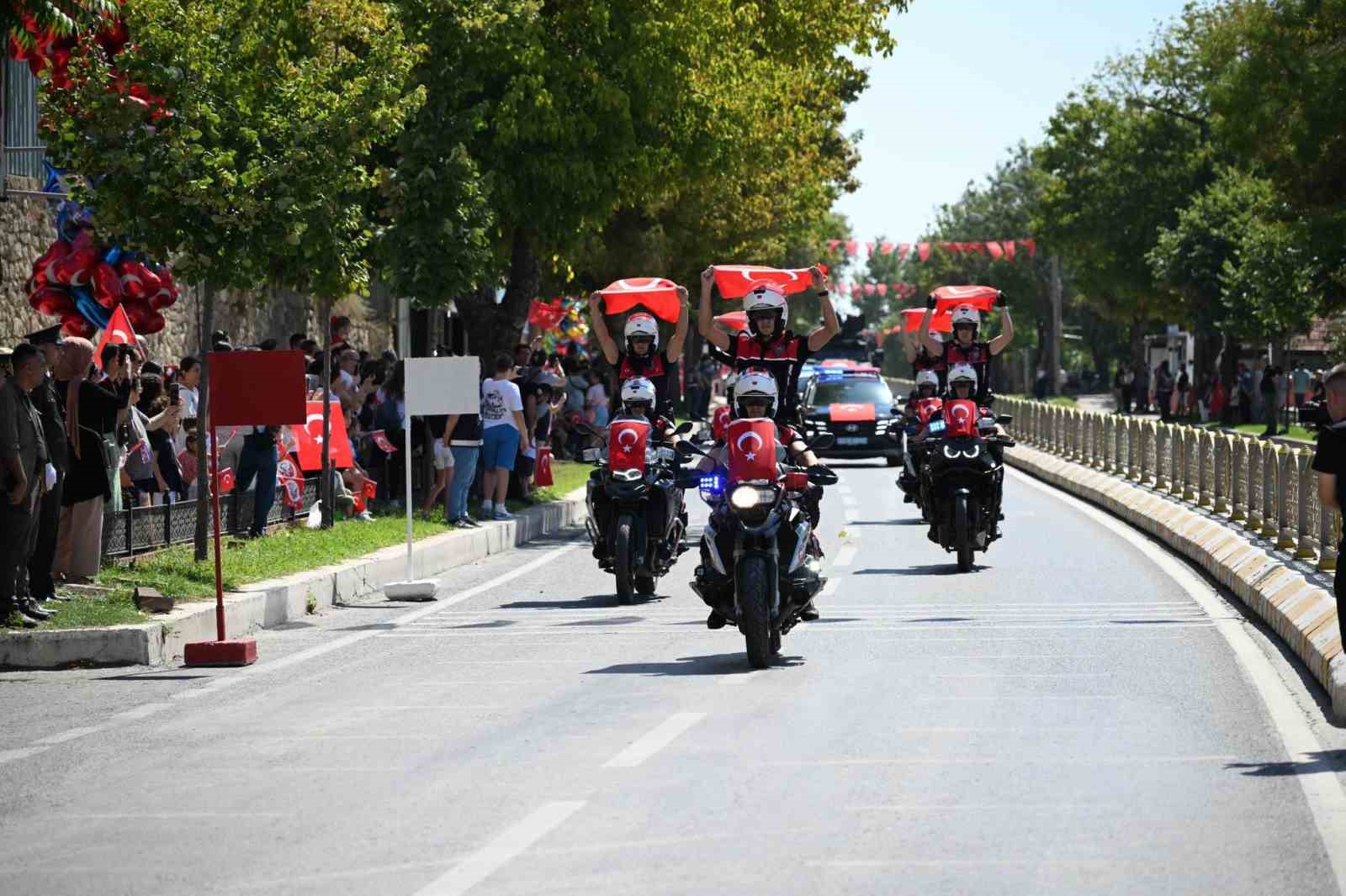 Edirne’de 30 Ağustos coşkusu: Mehmetçiğin zafer yürüyüşü dosta güven, düşmana korku saldı
