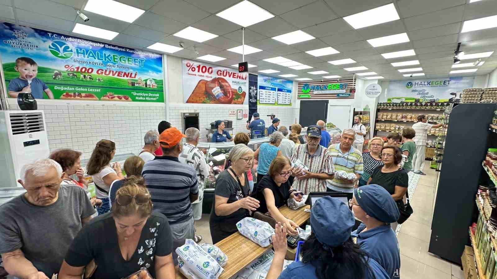 Halk Ege Et&rsquo;te &rsquo;30 Ağustos İndirimi&rsquo; yoğun ilgi g&ouml;rd&uuml;
