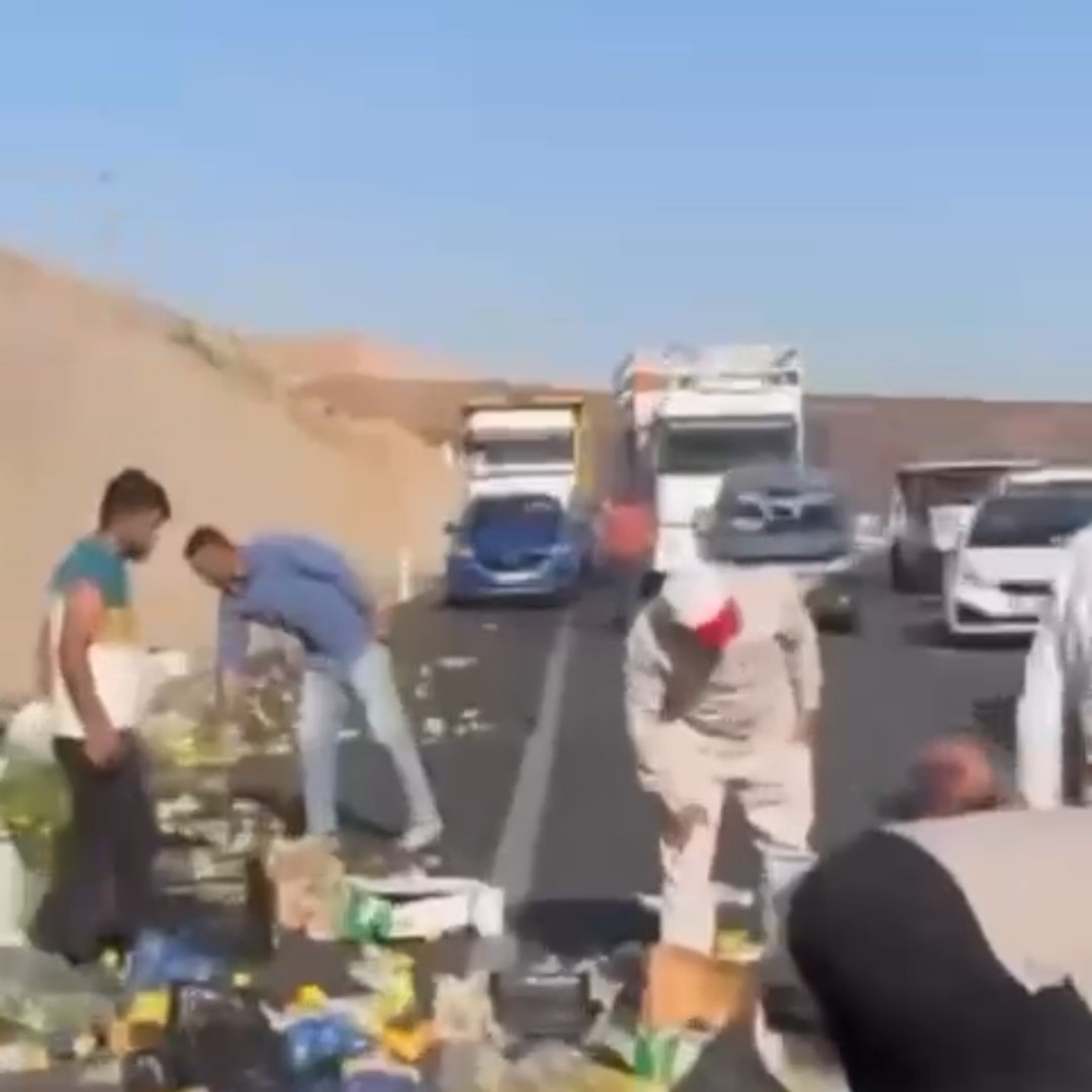 Siirt&rsquo;te kontrolden &ccedil;ıkan pikap yol kenarına savruldu
