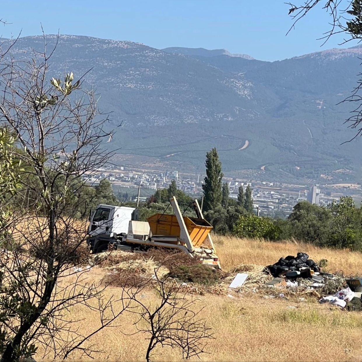 Belediye eliyle &ccedil;evre kirliliği

