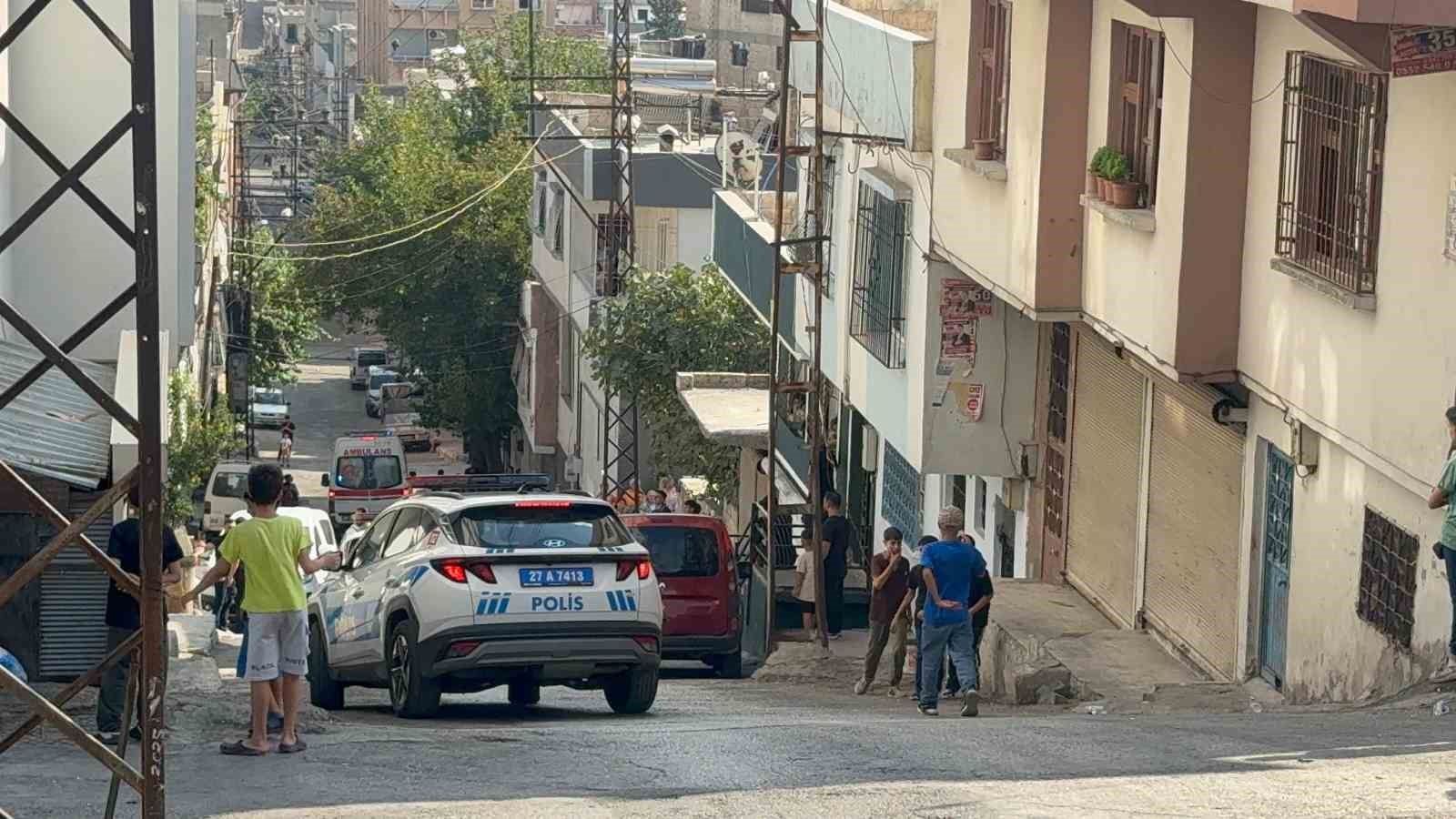 Gaziantep&rsquo;te sıcak saatler: Eşini darp eden cinayet firarisi &ouml;zel hareket operasyonuyla yakalandı
