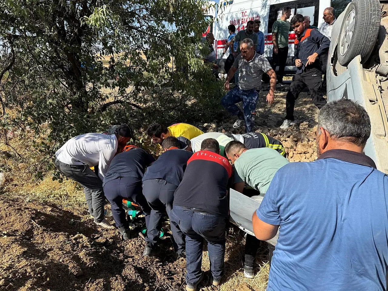 Siirt&rsquo;te takla atan ara&ccedil;ta 2 kişi yaralandı
