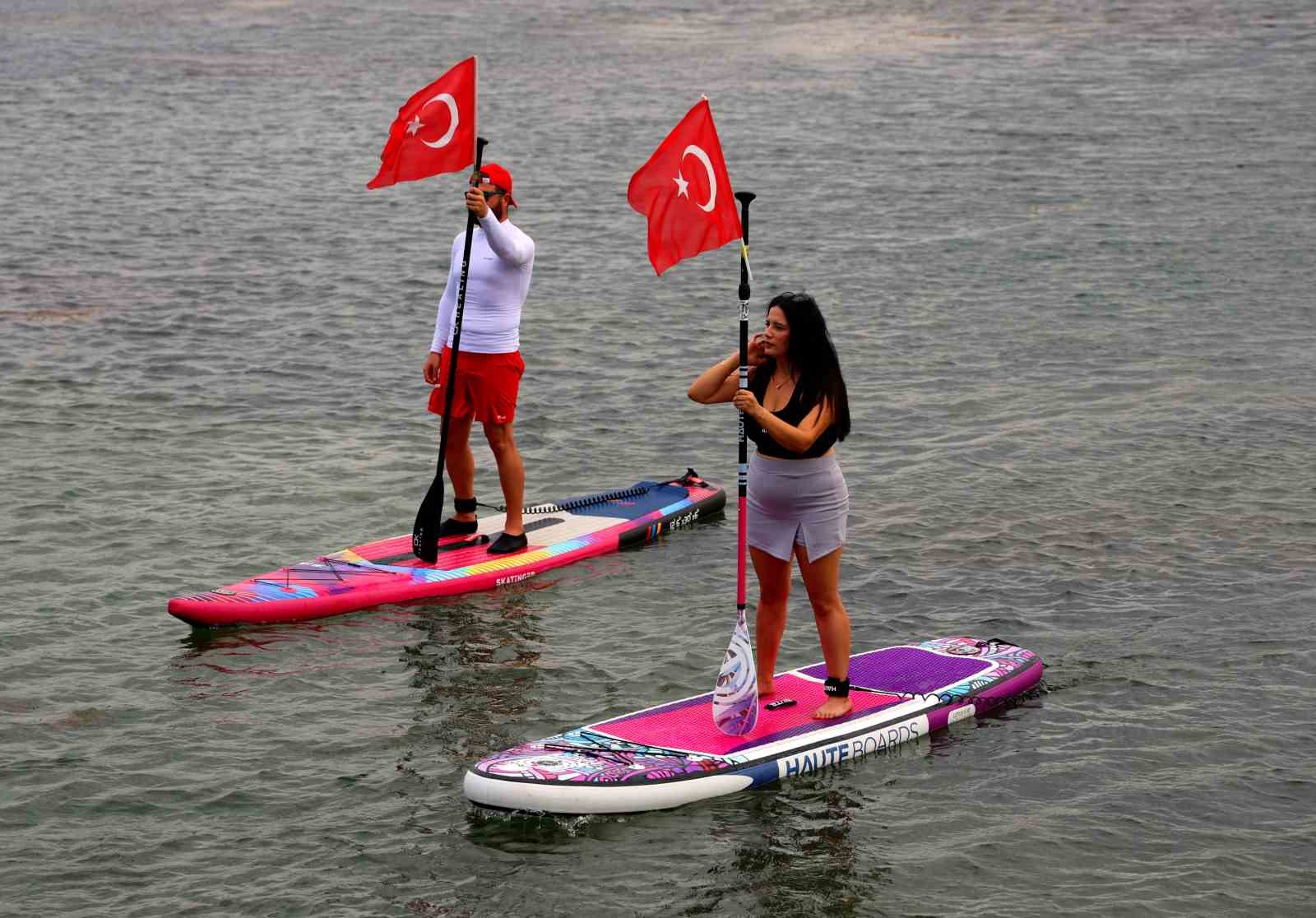 30 Ağustos&rsquo;ta T&uuml;rk bayraklı su korteji g&ouml;rsel ş&ouml;len oluşturdu
