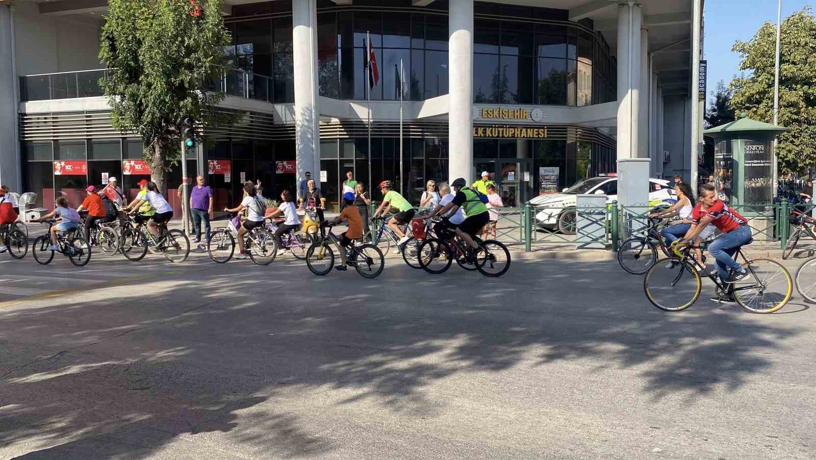 Zafer Bayramı&rsquo;nı pedal &ccedil;evirerek kutladılar
