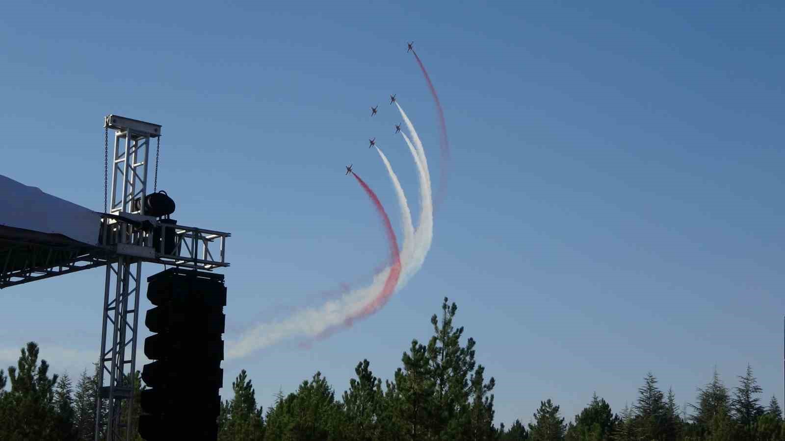 Türk Yıldızları’ndan Kütahya’da nefes kesen gösteri