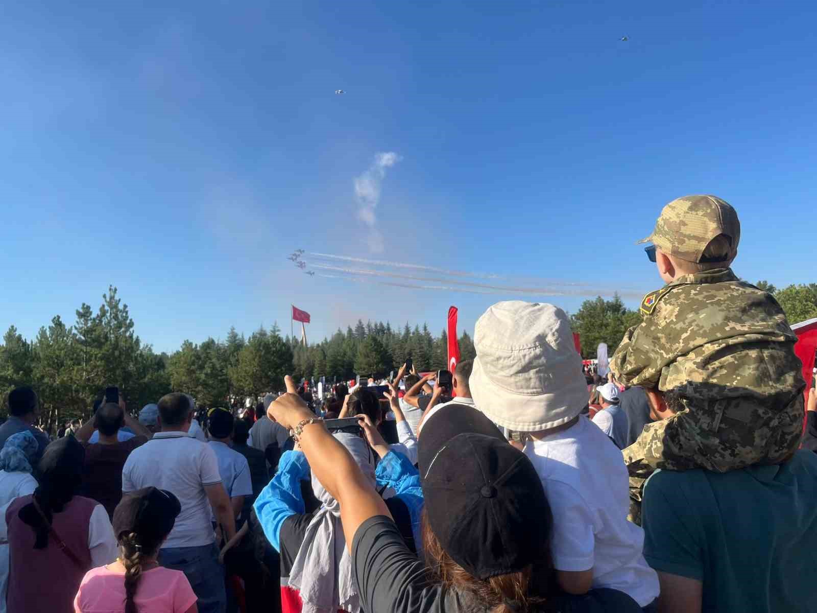 Türk Yıldızları’ndan Kütahya’da nefes kesen gösteri