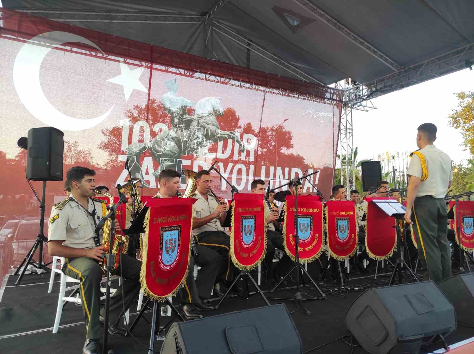 5. Kolordu Kara Kuvvetleri Komutanlığı Bandosu Tekirdağ&rsquo;da Zafer Bayramı coşkusu yaşattı
