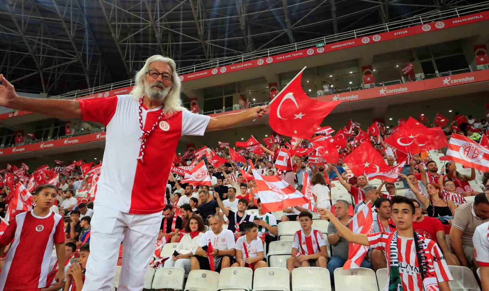 Trendyol Süper Lig: Antalyaspor: 1 - Fatih Karagümrük: 1 (İlk yarı)