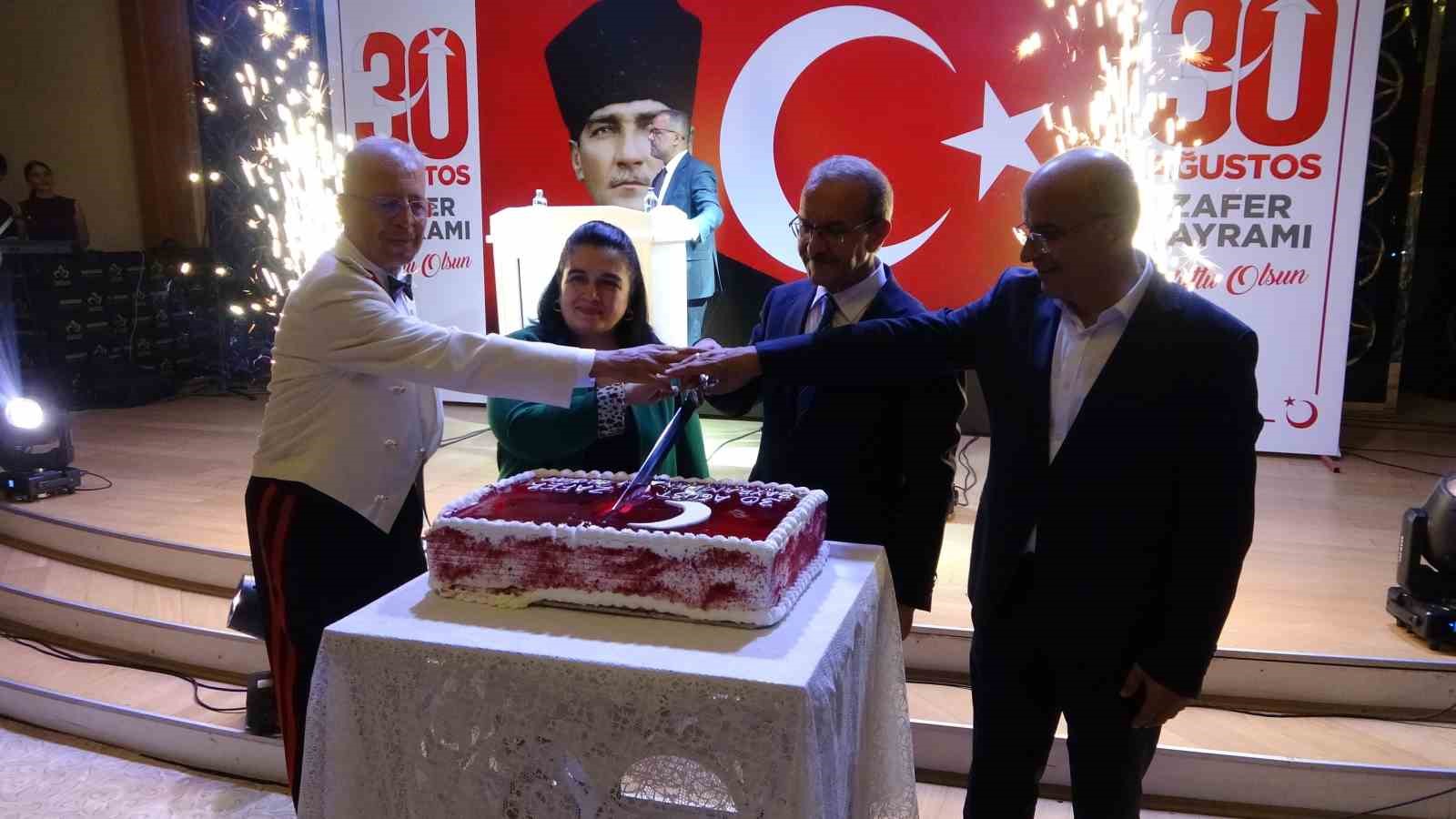 Malatya&rsquo;da 30 Ağustos Zafer Bayramı resepsiyonu d&uuml;zenlendi
