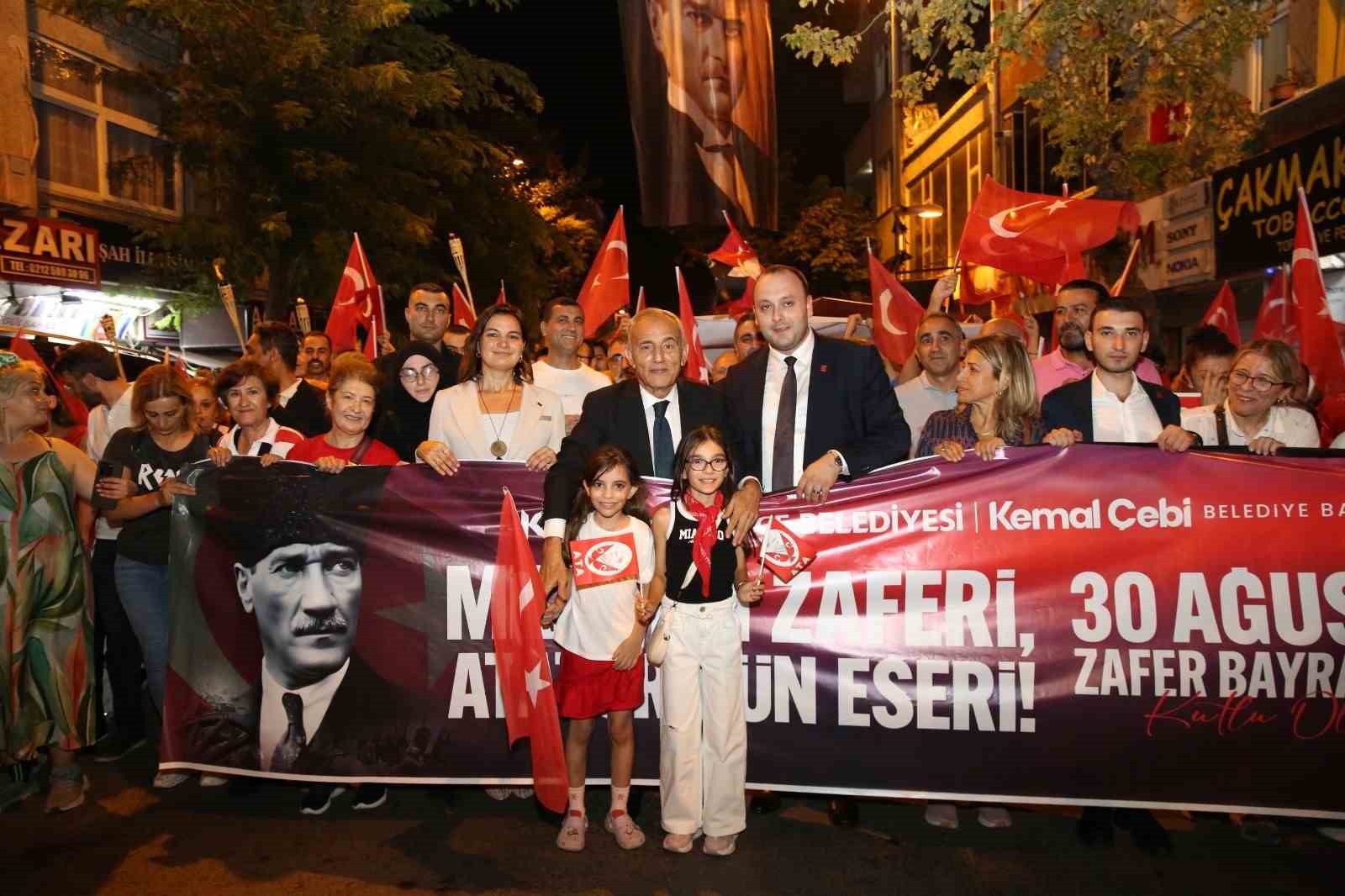 30 Ağustos Zafer Bayramı K&uuml;&ccedil;&uuml;k&ccedil;ekmece&rsquo;de coşkuyla kutlandı
