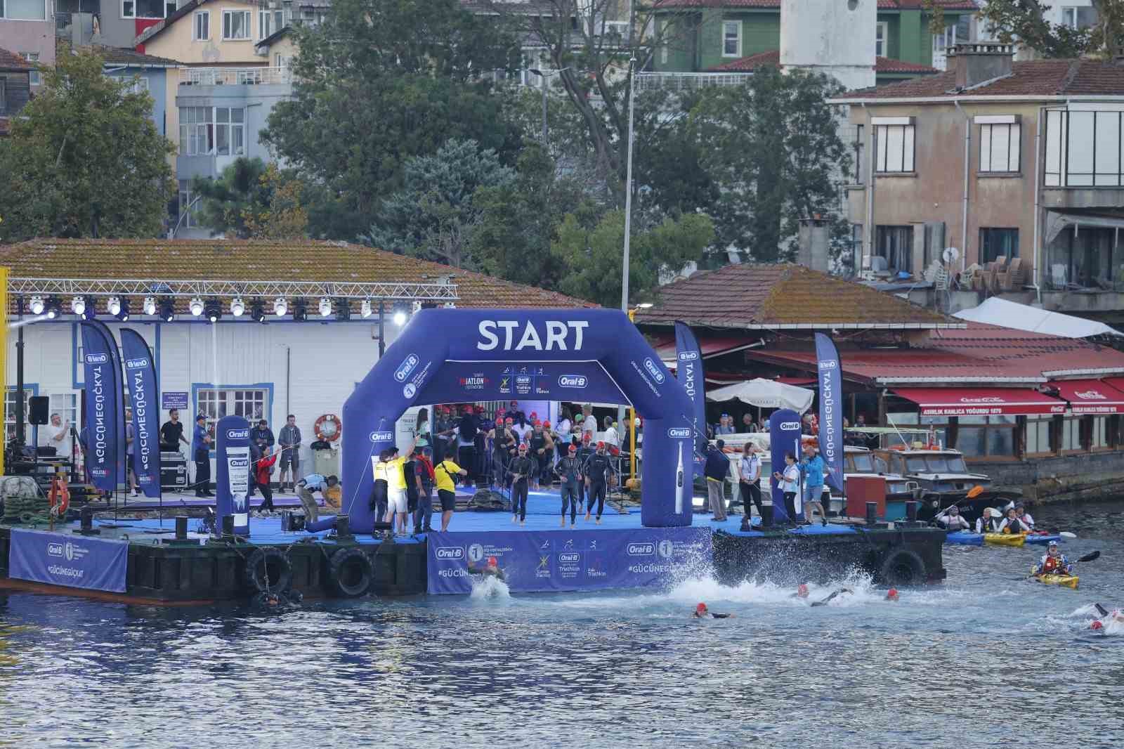 Dünyanın ilk Asya ve Avrupa Triatlon Şampiyonası İstanbul’da yapıldı
