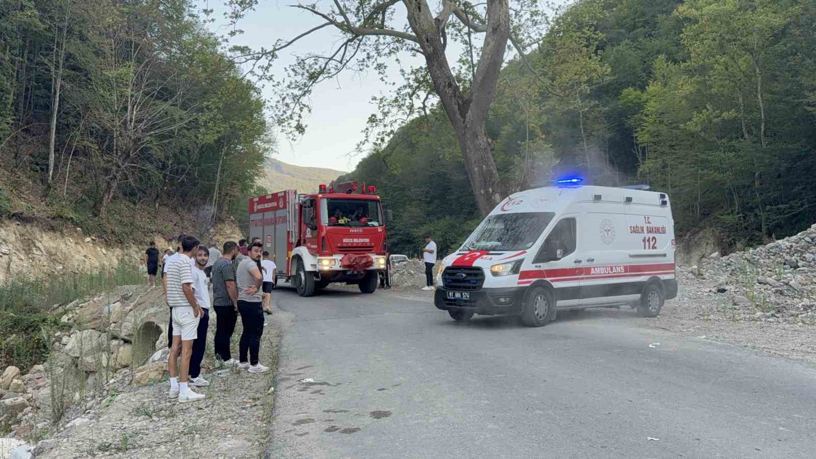 Piknikten dönen ailenin aracı dereye uçtu: 6 yaralı
