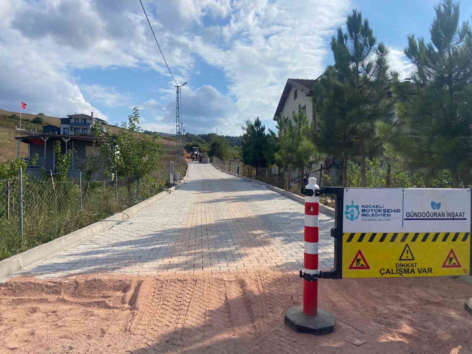 Kocaeli’de kırsal mahalle yolları yenileniyor