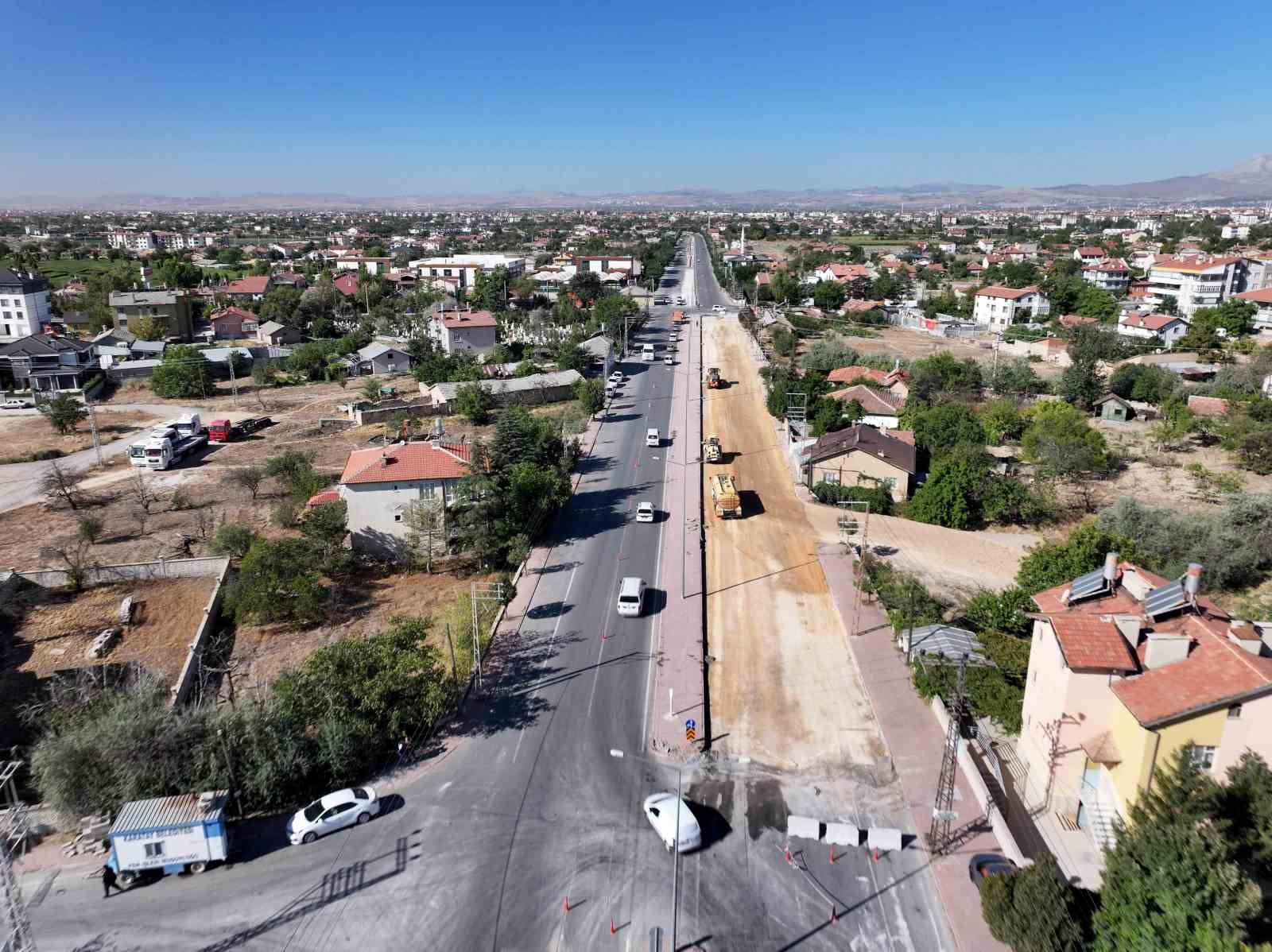 Karatay’da asfalt seferberliği sürüyor