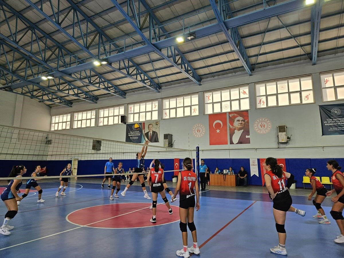 Germencik&rsquo;te Zafer Kupası Voleybol Turnuvası d&uuml;zenlendi
