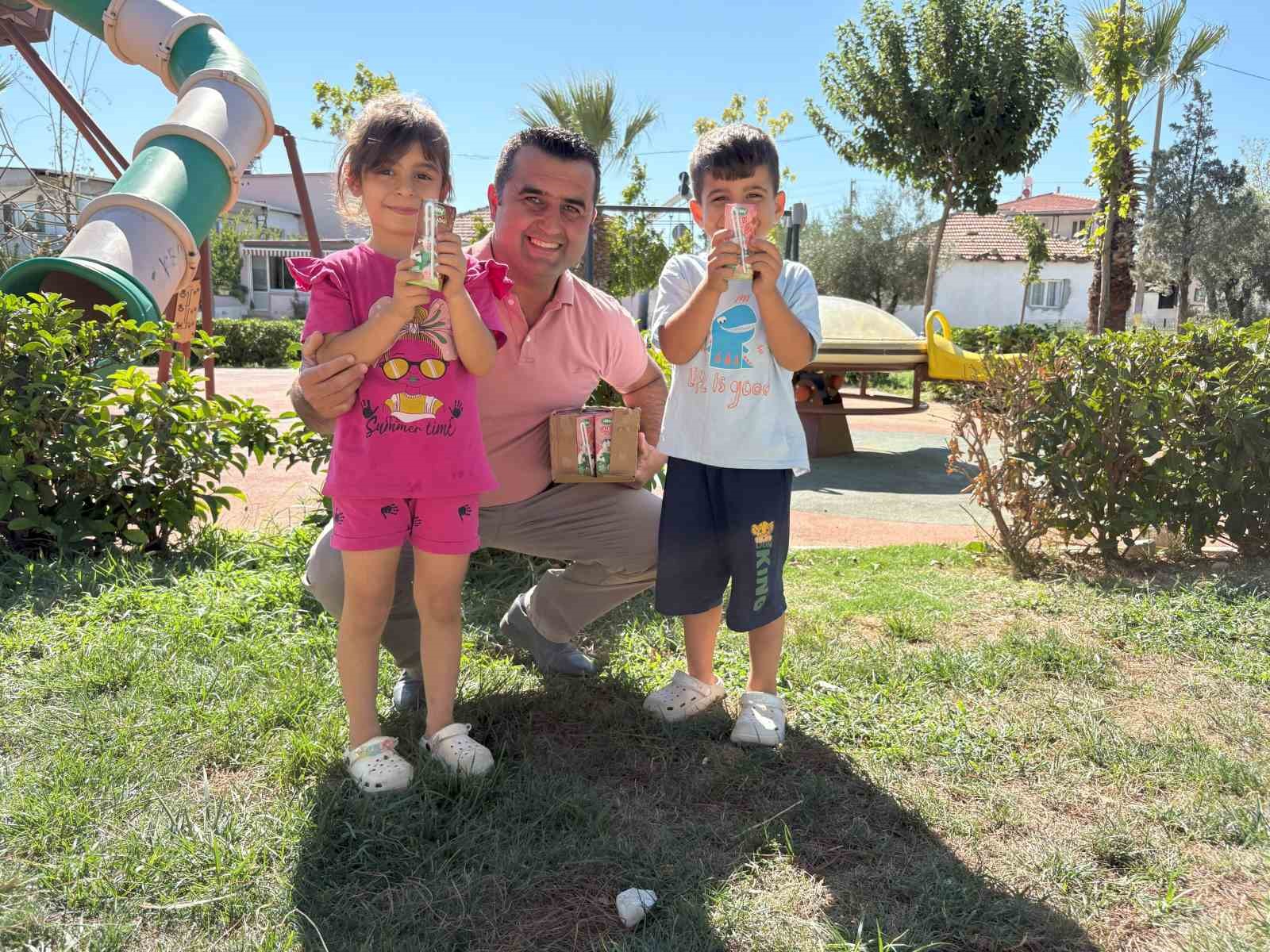Muhtardan &ccedil;evre temizliği i&ccedil;in s&uuml;tl&uuml;, &ccedil;aylı teşvik

