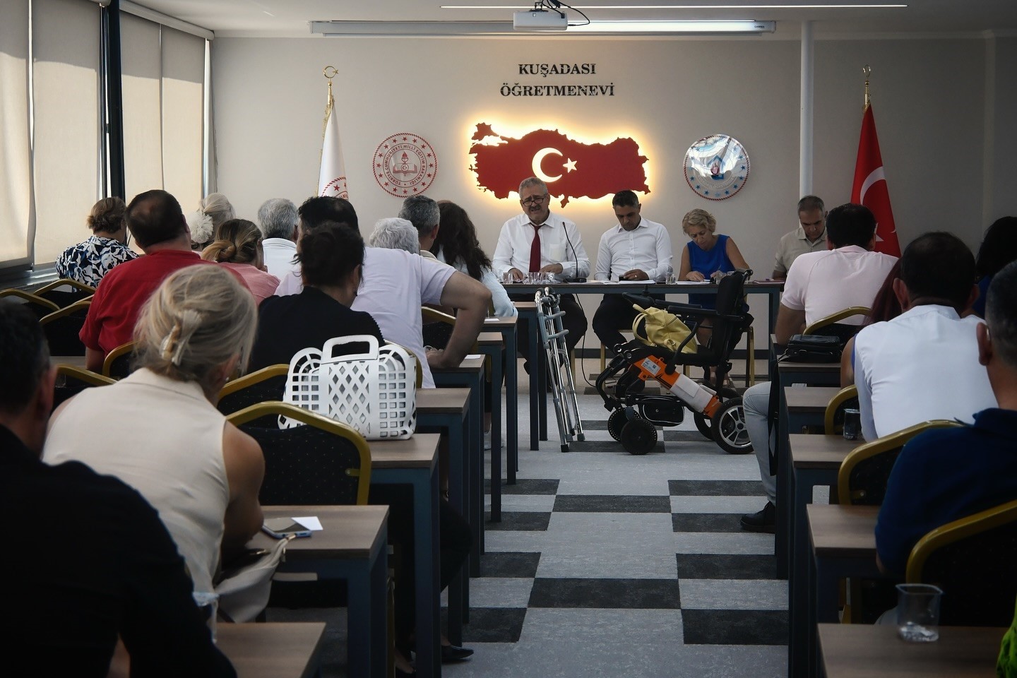 Kuşadası&rsquo;nda sene başı m&uuml;d&uuml;rler kurulu toplantısı yapıldı
