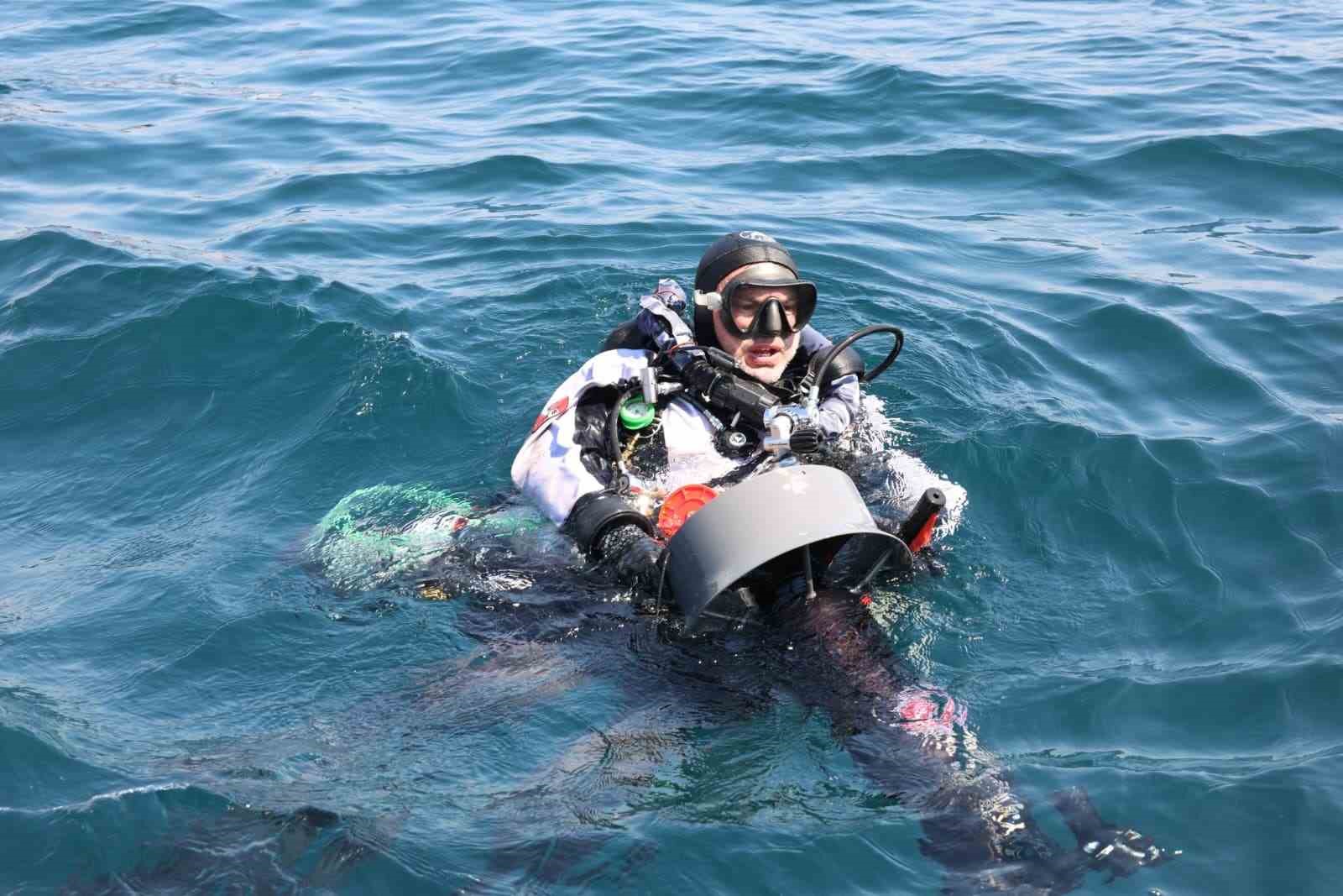 72 yıl sonra şehit denizcilerimiz anısına Dumlupınar&rsquo;a saygı dalışı
