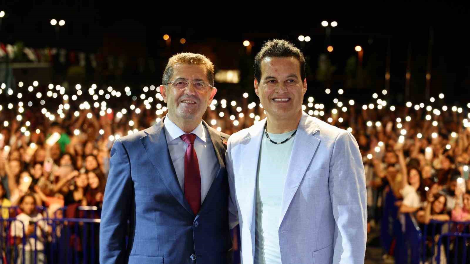 &Ccedil;ekmek&ouml;y&rsquo;de 30 Ağustos coşkusu Hakan Peker konseriyle ta&ccedil;landı
