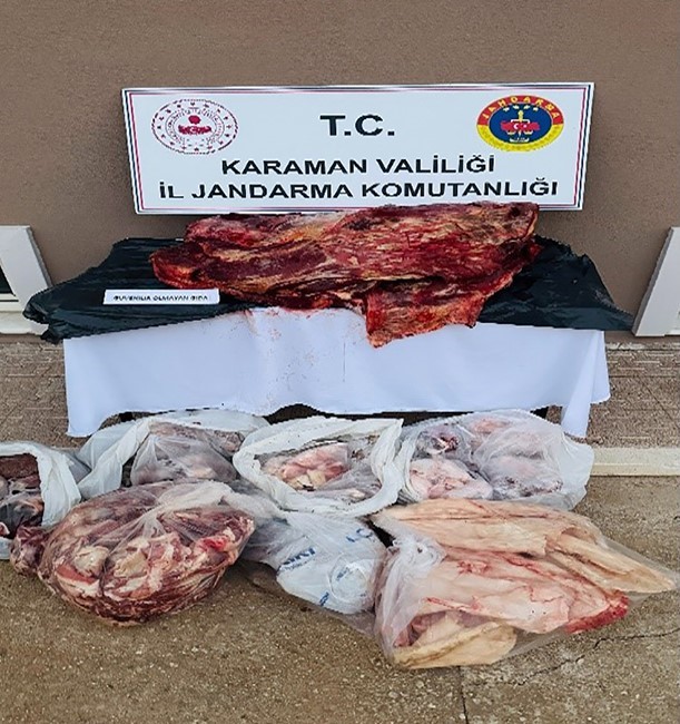 Karaman&rsquo;da 250 kilo m&uuml;h&uuml;rs&uuml;z sığır eti ele ge&ccedil;irildi
