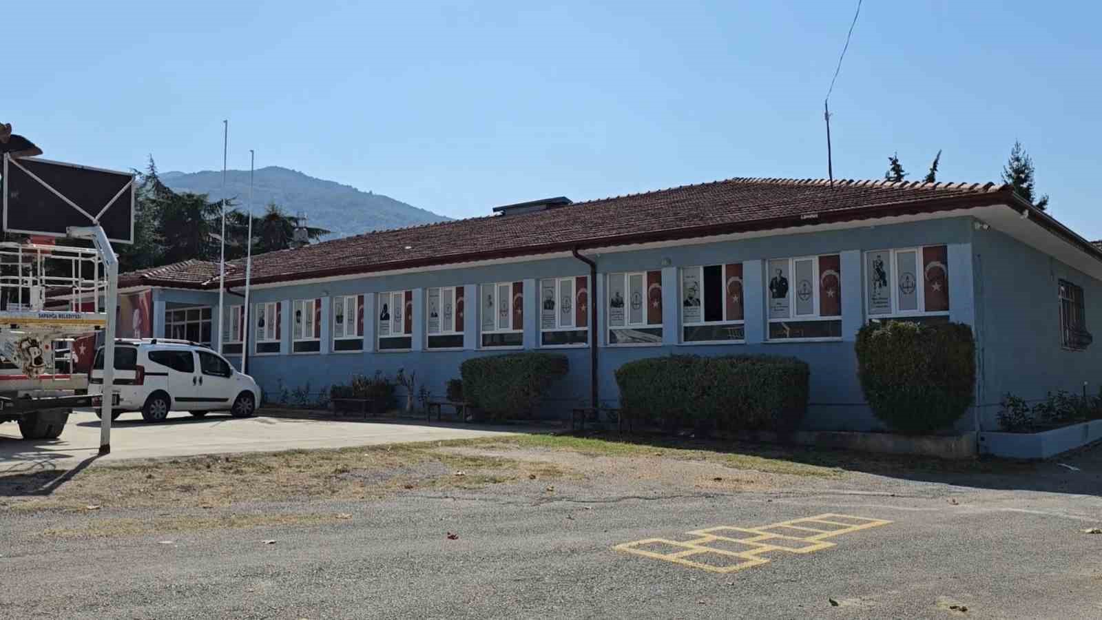 Gençlerden eğitime imece usulü destek