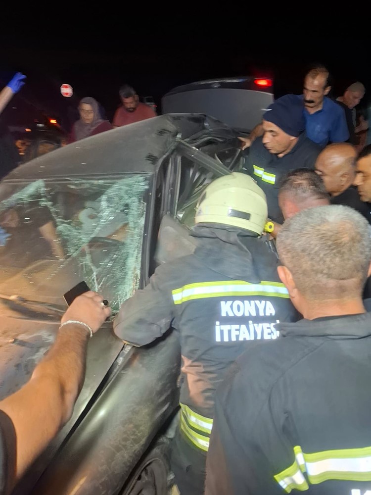 Konya&rsquo;da otomobiller &ccedil;arpıştı: 2&rsquo;si ağır 4 yaralı
