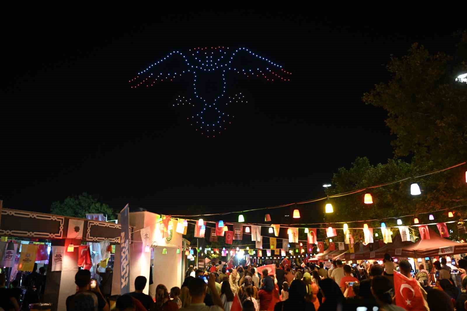 Konya Büyükşehir 30 Ağustos Zafer Bayramı’na özel 250 dron ile ışık gösterisi gerçekleştirdi